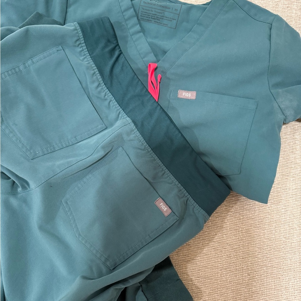 XS Figs Teal Jogger scrub set - Picture 7 of 8